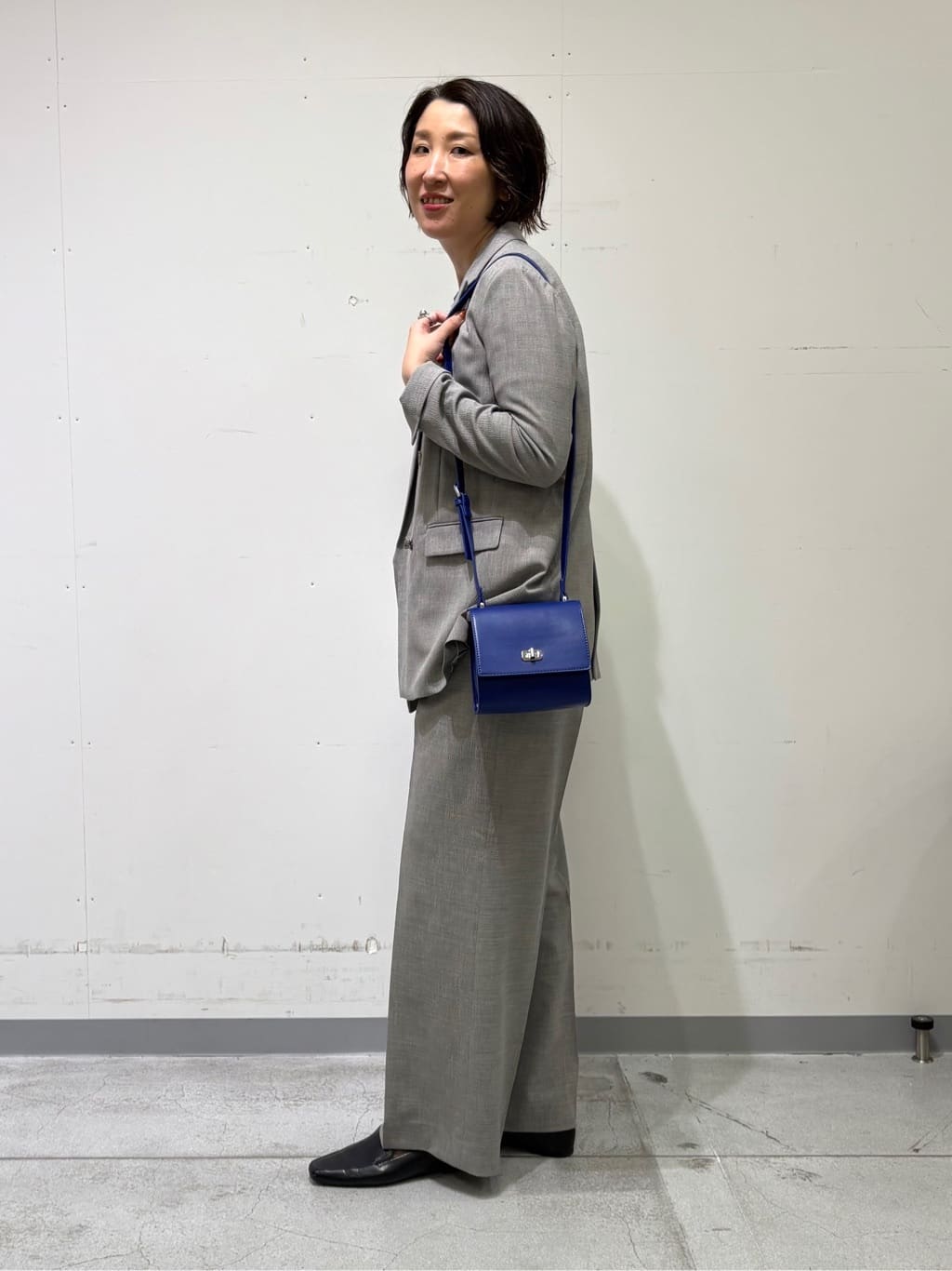 yuriさんの「INDIVI｜【洗える／セットアップ可能】凹凸ストレッチ素材ストレートパンツ」を使ったコーディネート