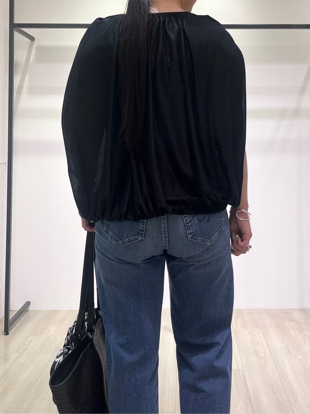 hasuさんの「INDIVI｜【洗える／体型カバー】シャーリングシアートップス」を使ったコーディネート