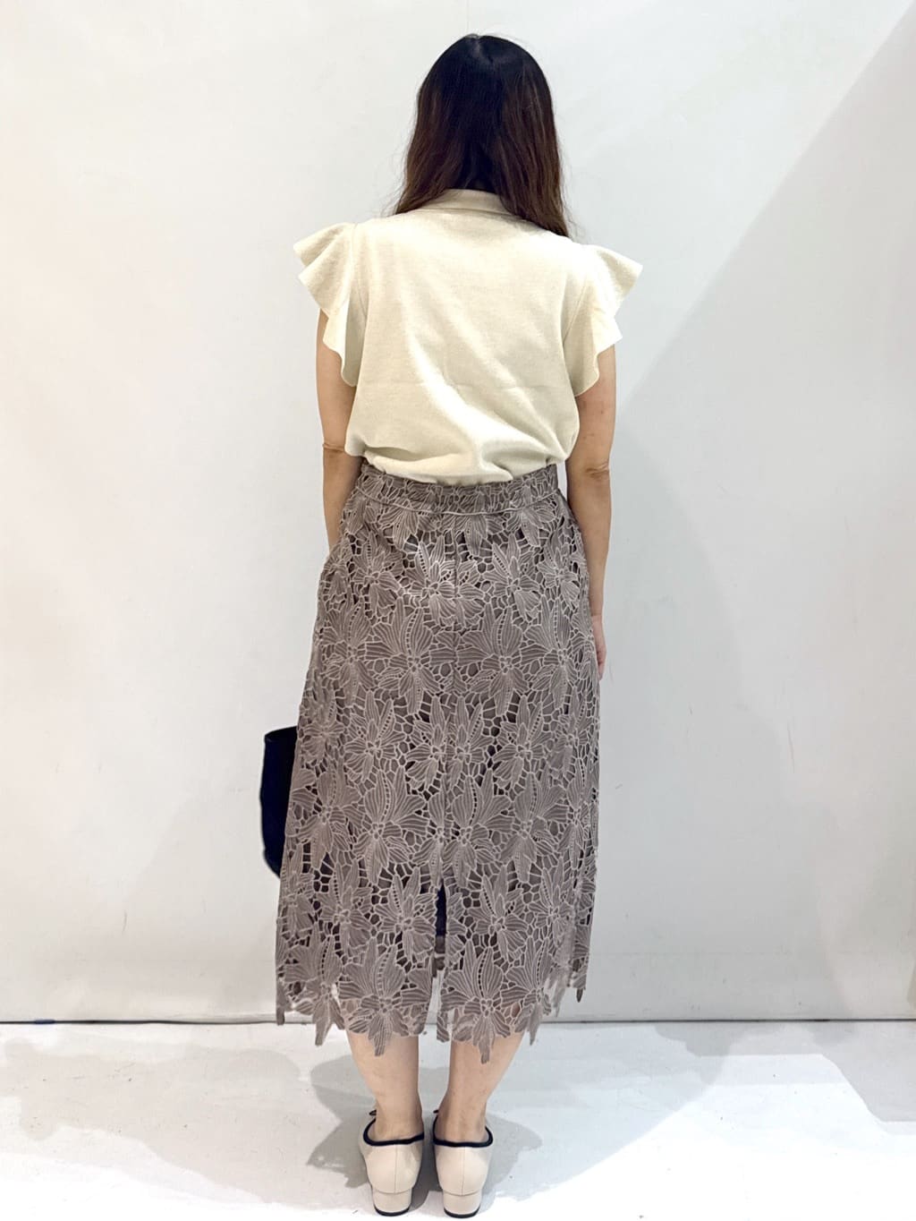 hirokoさんの「OPAQUE.CLIP｜フレアスリーブボウタイニット【洗濯機洗い可／接触冷感／抗ピル】」を使ったコーディネート