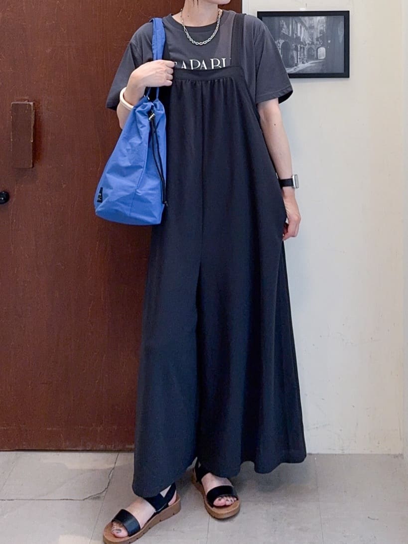 𝐇𝐢𝐫𝐨𝐦𝐢さんの「SHOO･LA･RUE｜アンクルゴムフラットサンダル」を使ったコーディネート