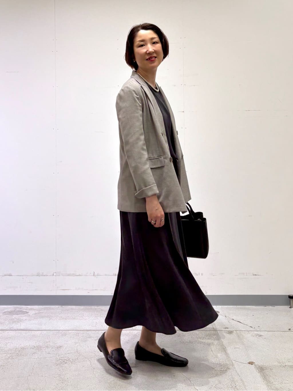 yuriさんの「INDIVI｜【UVケア／セットアップ可能】スエード調サテンスカート」を使ったコーディネート