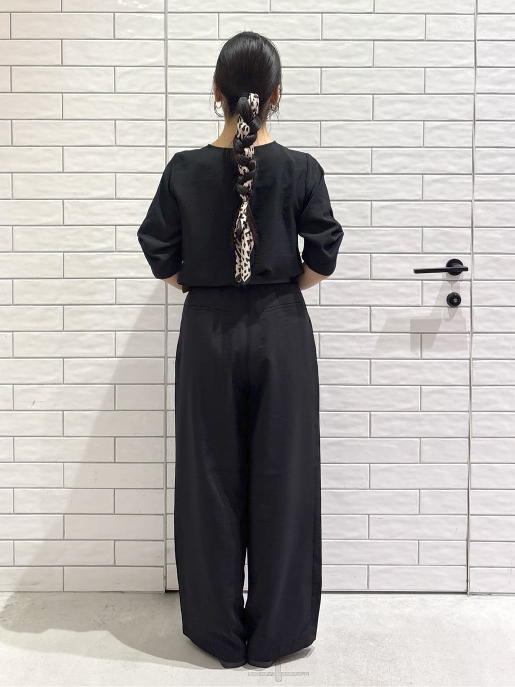 ayumiさんの「OPAQUE.CLIP｜リネンライクタックワイドパンツ【洗濯機洗い可】」を使ったコーディネート
