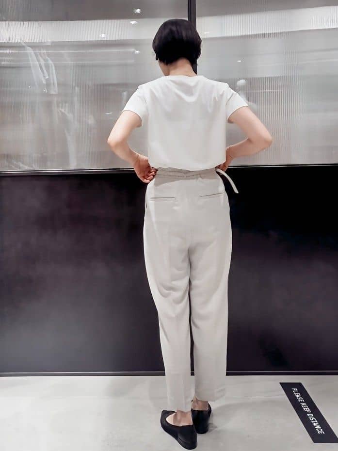 miuraさんの「index｜ストレッチテーパードパンツ【洗濯機洗い可／吸水速乾／防シワ】」を使ったコーディネート