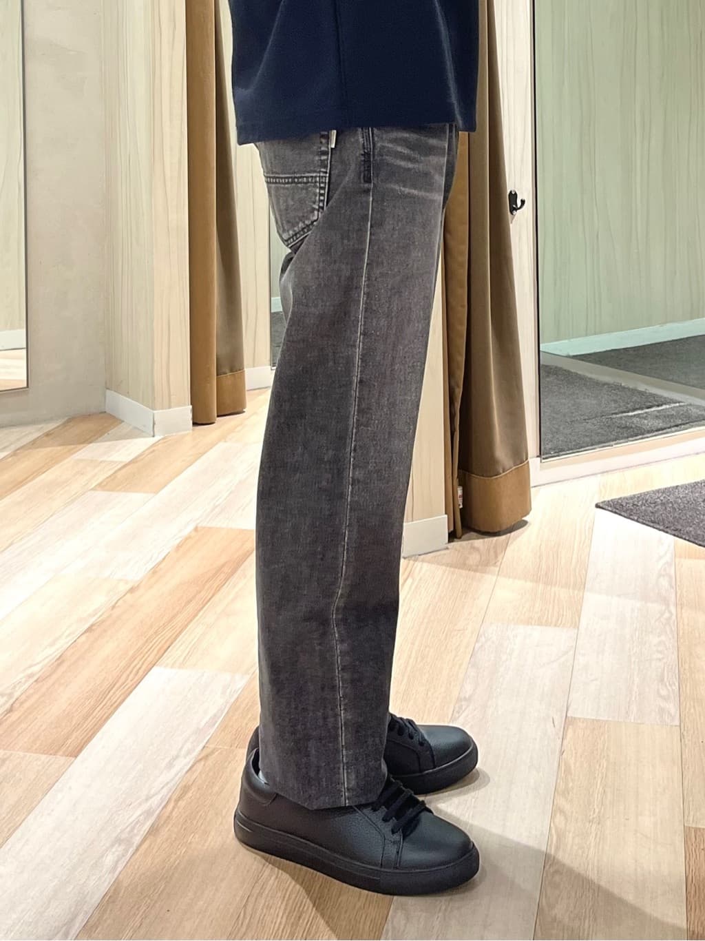 URAさんの「TAKEO KIKUCHI｜【モンスターストレッチ】日本製 ウォッシュド デニムパンツ」を使ったコーディネート