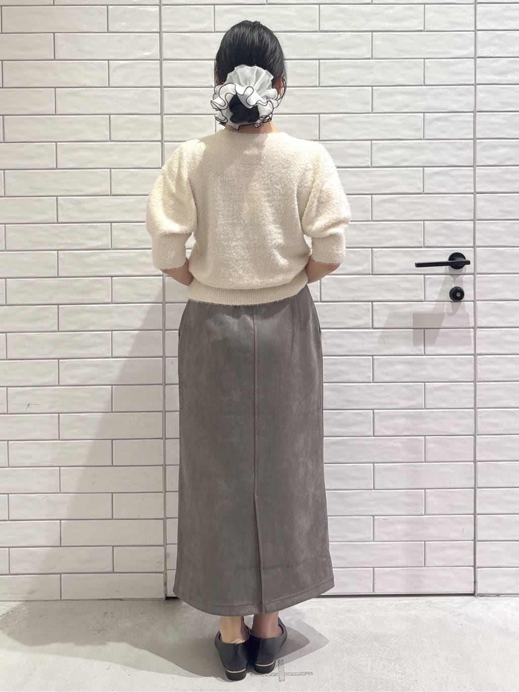 ayumiさんの「OPAQUE.CLIP｜キラキラボリュームスリーブニット【洗濯機洗い可】」を使ったコーディネート