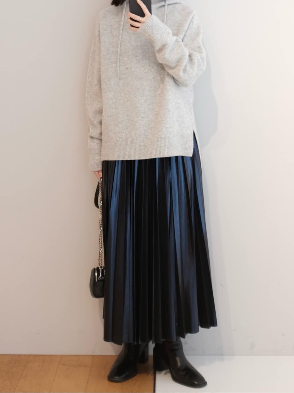 Kishimotoさんの「DRESSTERIOR｜◆【洗える/ストレッチ性/オンオフ】箔プリントプリーツスカート」を使ったコーディネート