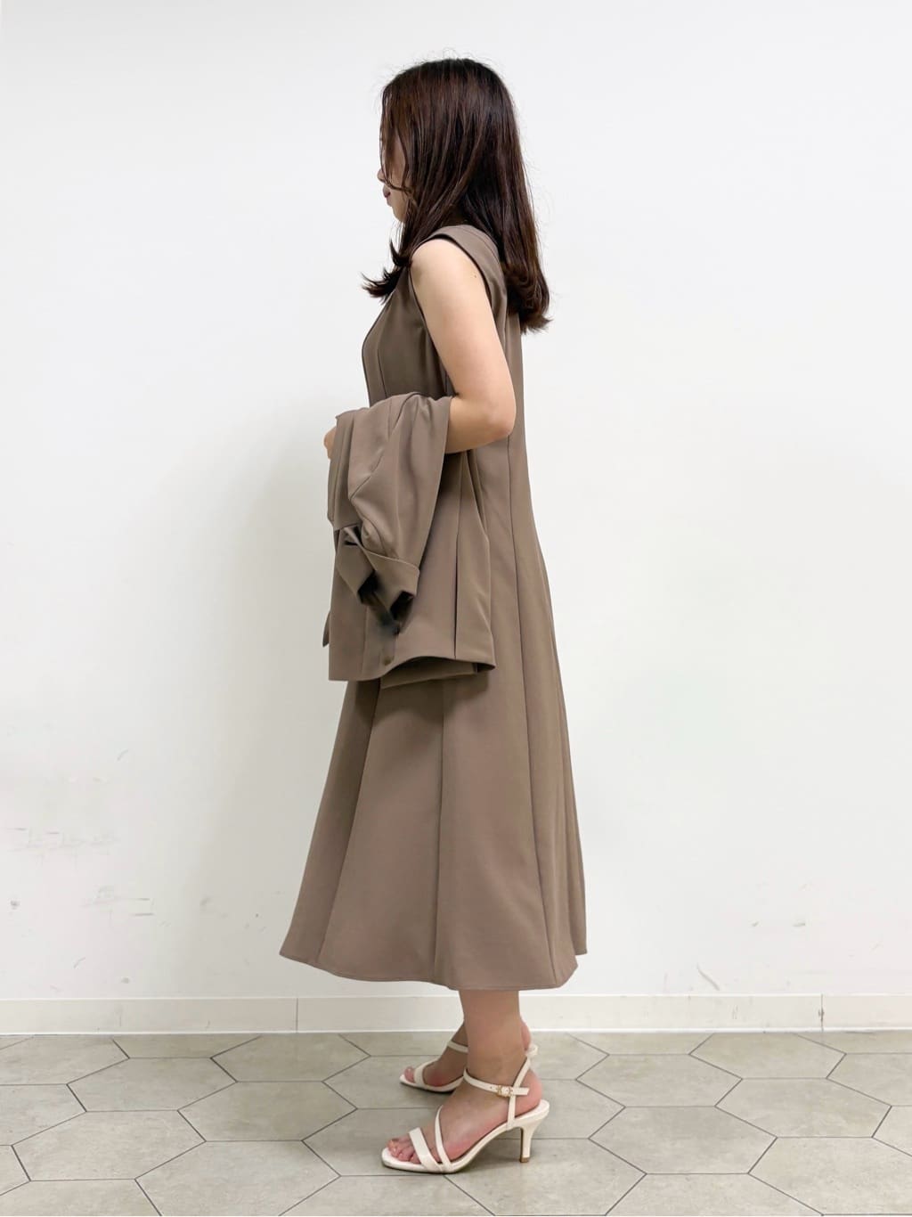 kahoさんの「INDIVI｜【美シルエット】ノースリーブワンピース」を使ったコーディネート