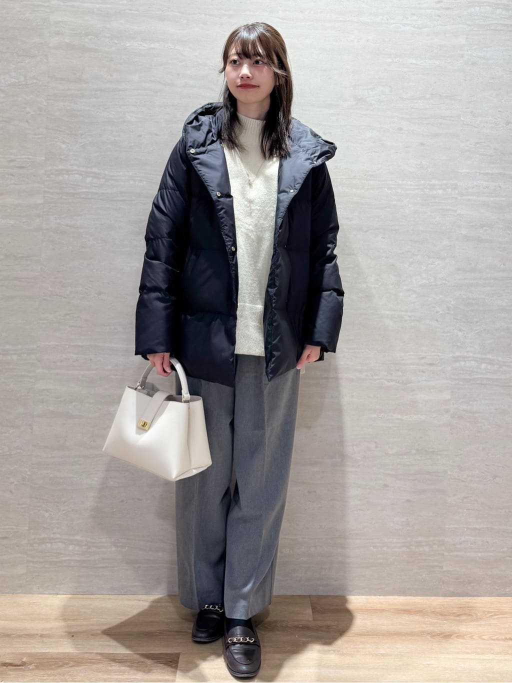Hinaさんの「OPAQUE.CLIP｜撥水フードミドルダウンコート【防風／抗菌防臭／洗濯機OK】《S～LL》」を使ったコーディネート