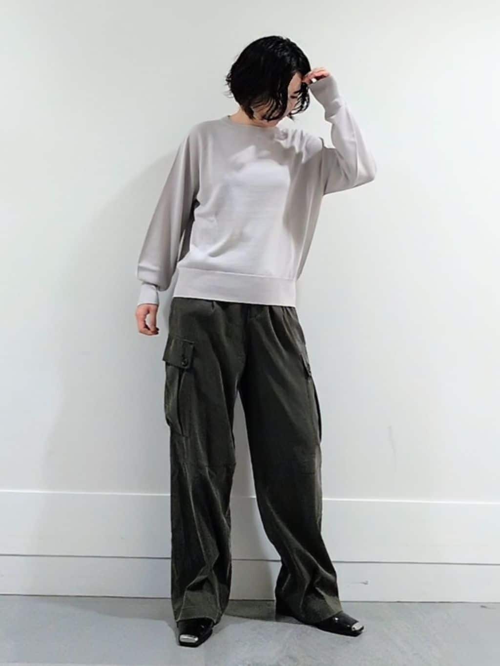 ミズタさんの「UNTITLED｜【8色展開／コンパクト丈】レーヨン混 コクーンニット」を使ったコーディネート