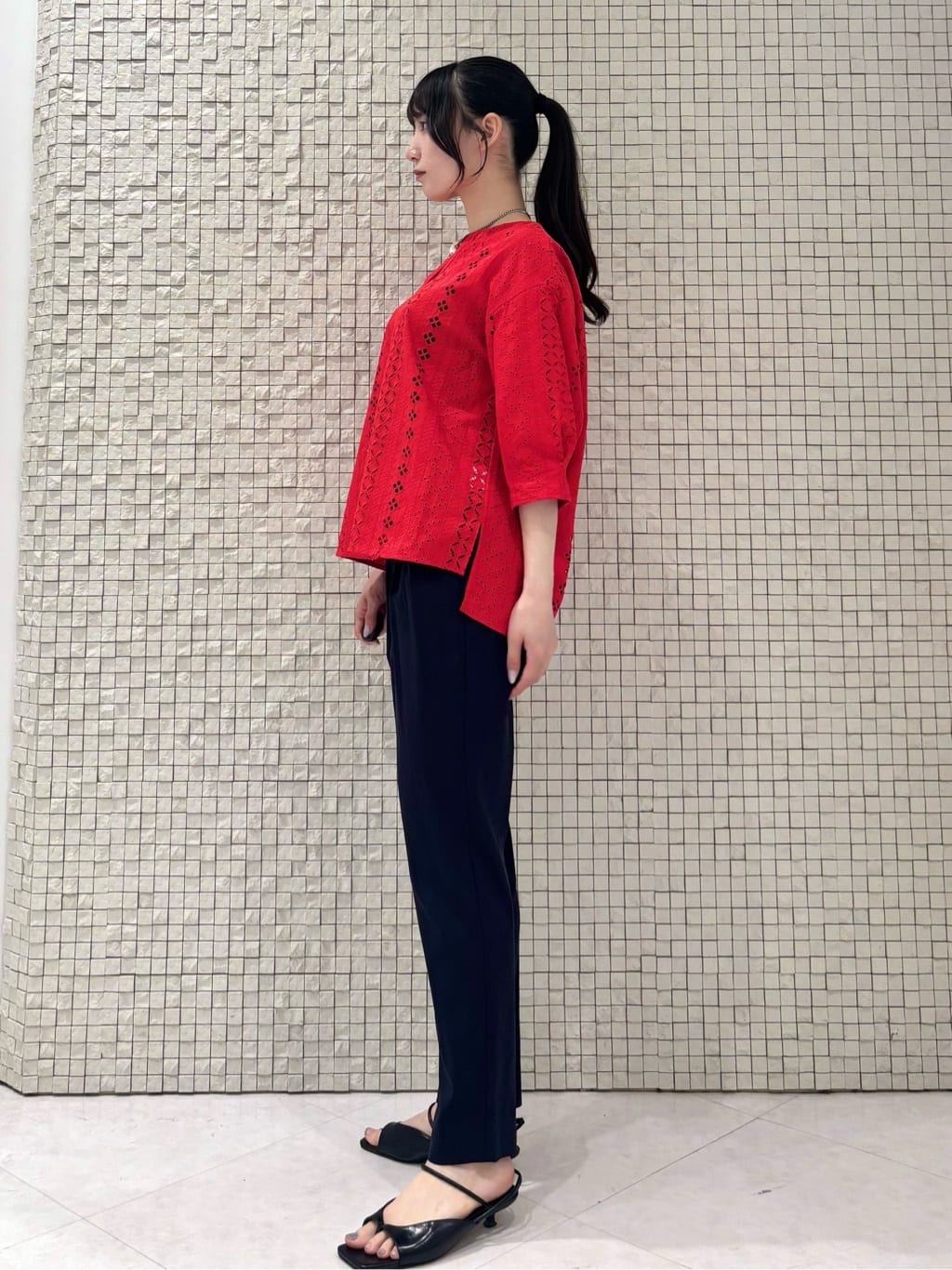 ibukiさんの「INDIVI｜◆【刺繍／レース】スラッシュネックブラウス」を使ったコーディネート