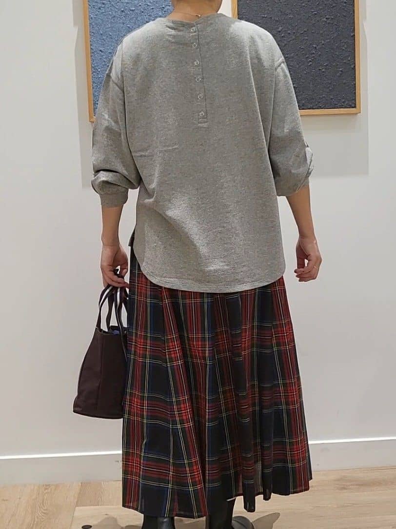 yumiさんの「Dessin｜【360度可愛い・洗える】バックヘンリーカットソー」を使ったコーディネート