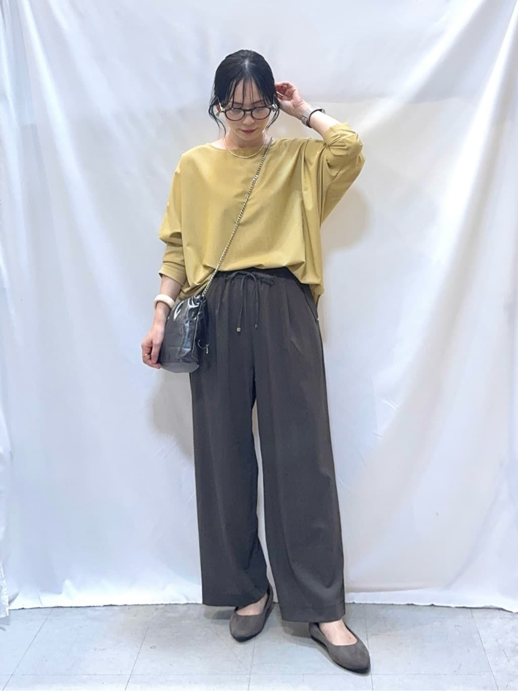 𝐇𝐢𝐫𝐨𝐦𝐢さんの「SHOO･LA･RUE｜【高レビュー/洗濯後しわになりにくい】1枚でサマ見え 8分袖ドルマンブラウス」を使ったコーディネート