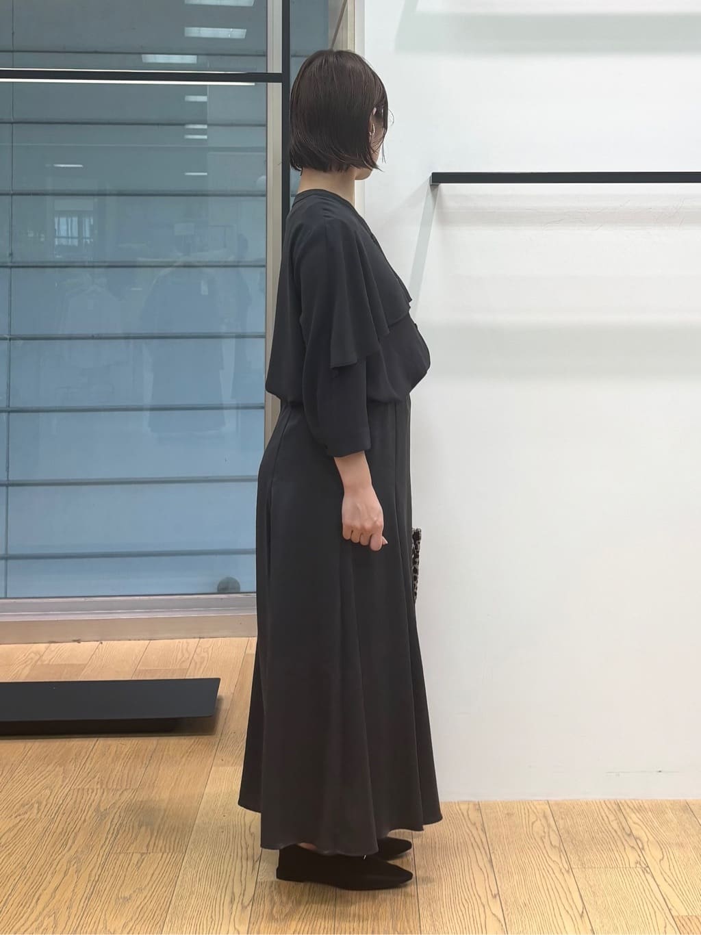 asamiさんの「INDIVI｜【羽織りとしても活躍！】ケープカラーブラウス」を使ったコーディネート