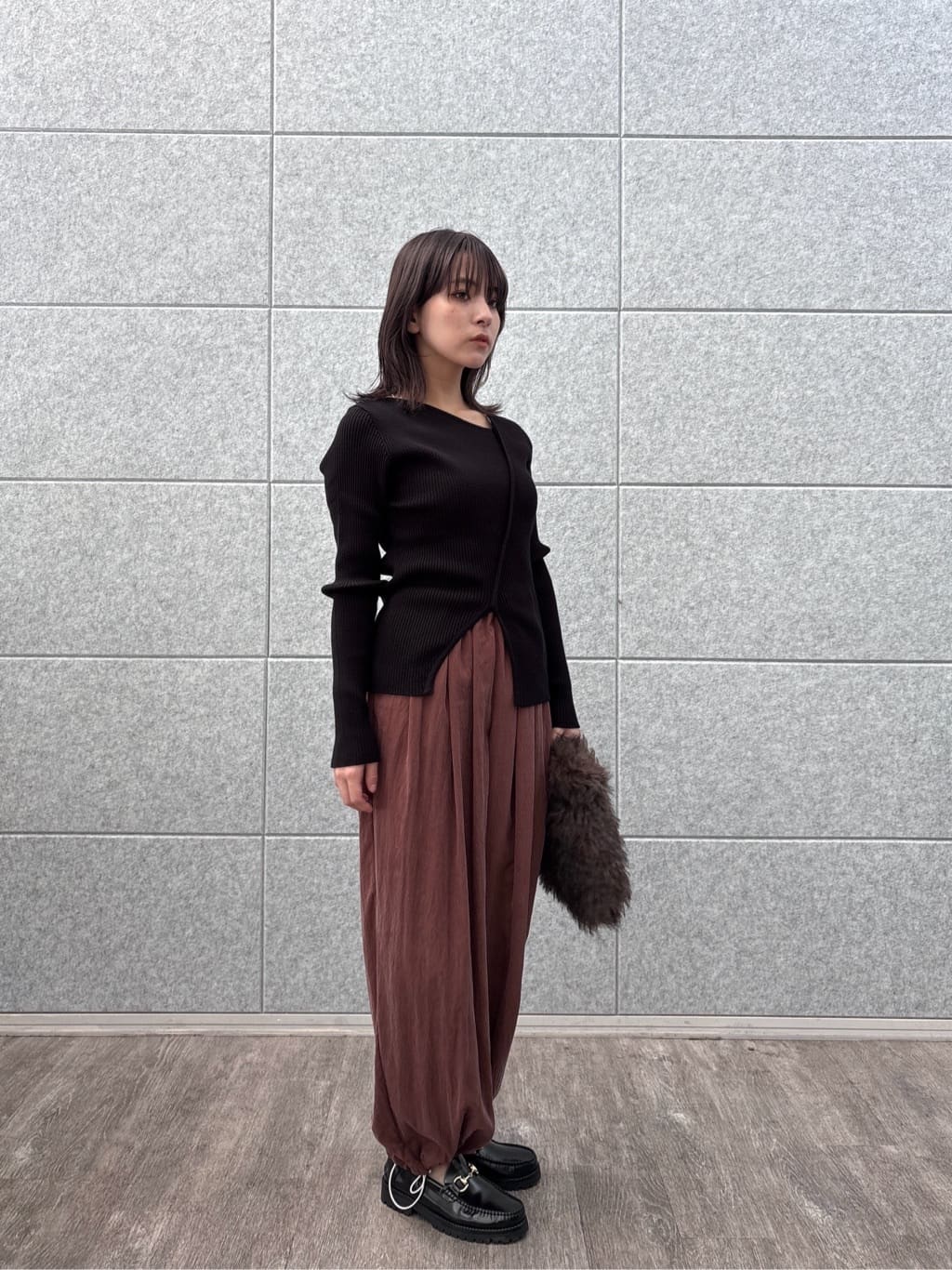 erikaさんの「INDIVI｜ウエストギャザーパンツ」を使ったコーディネート