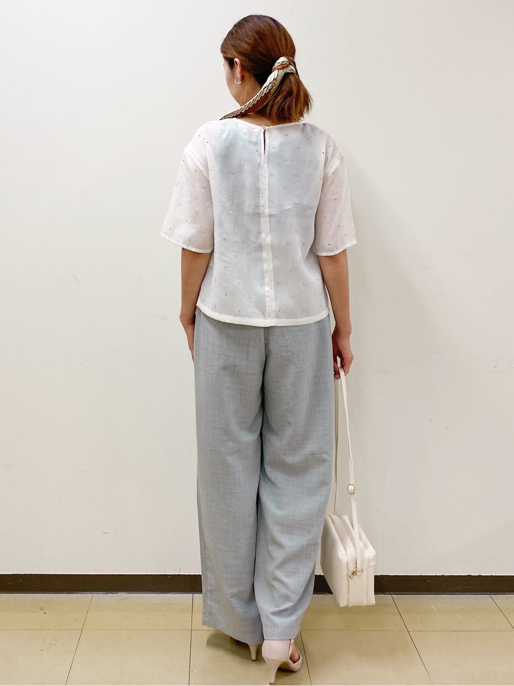 miさんの「index｜シアービジューブラウス【手洗い可】」を使ったコーディネート