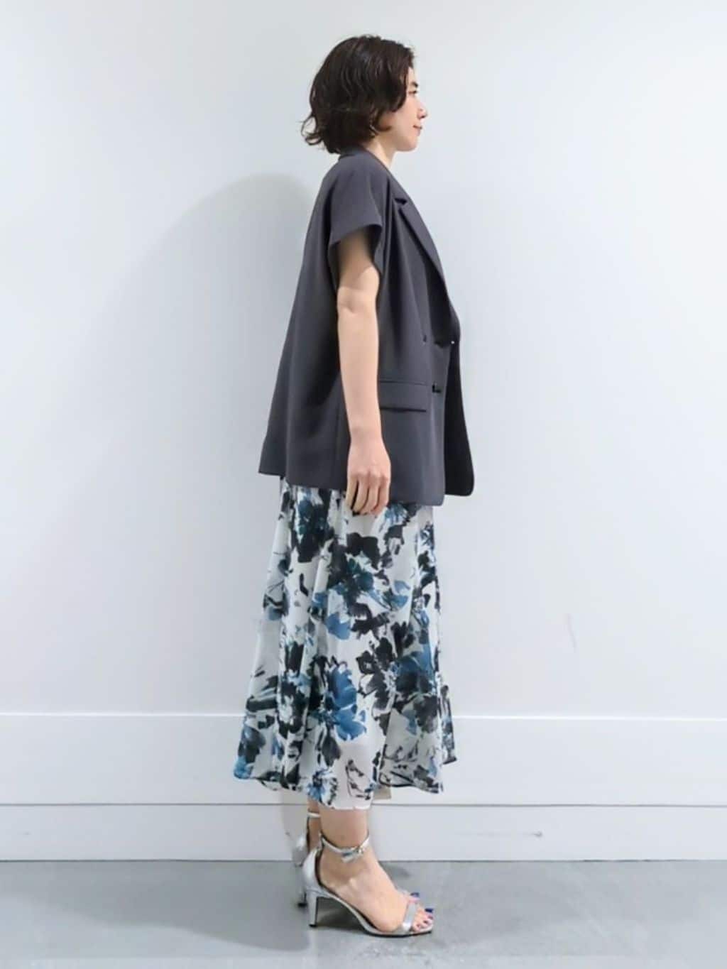 ミズタさんの「UNTITLED｜【シアー/エレガント/花柄/夏ワンピ】ペイントフラワーワンピース」を使ったコーディネート