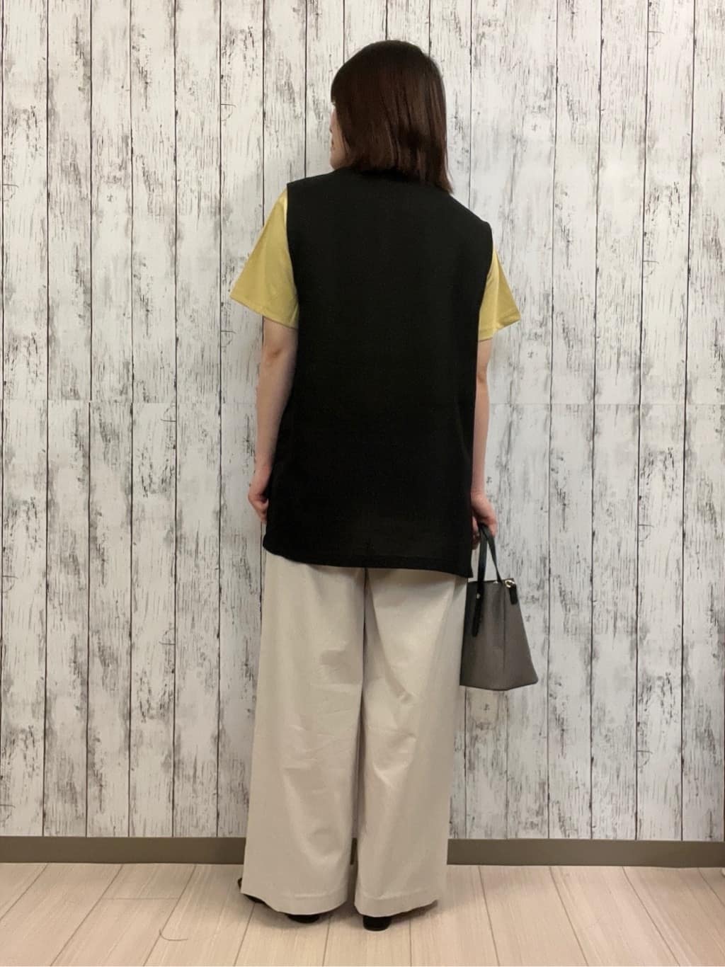 シカさんの「SHOO･LA･RUE｜【S-LL】夏のレイヤードコーデに さらりと着られるメッシュジレ」を使ったコーディネート