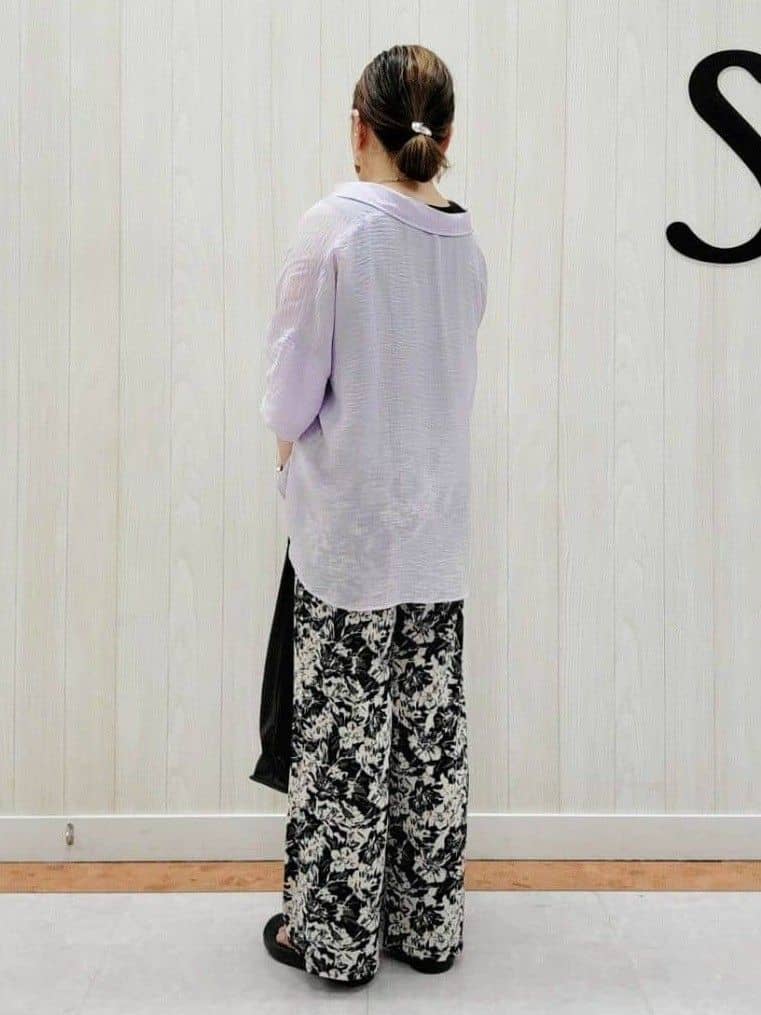 nanahachiさんの「SHOO･LA･RUE｜ゆるっと感がこなれ見え ワッシャーシアー半袖シャツ」を使ったコーディネート