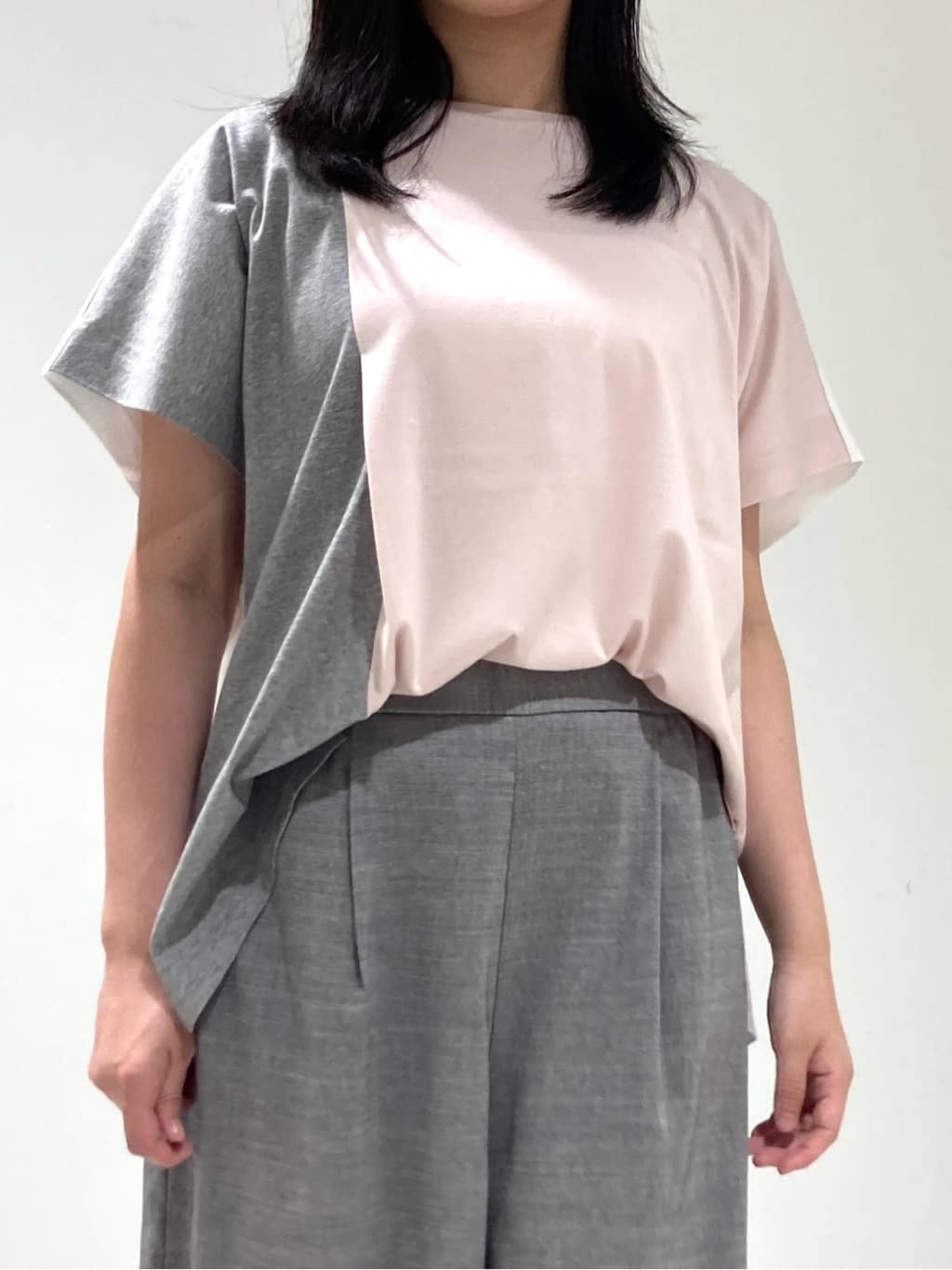 momokoさんの「INDIVI｜【洗える／汗ジミ防止】バイカラー＆アシメヘム Tシャツ」を使ったコーディネート
