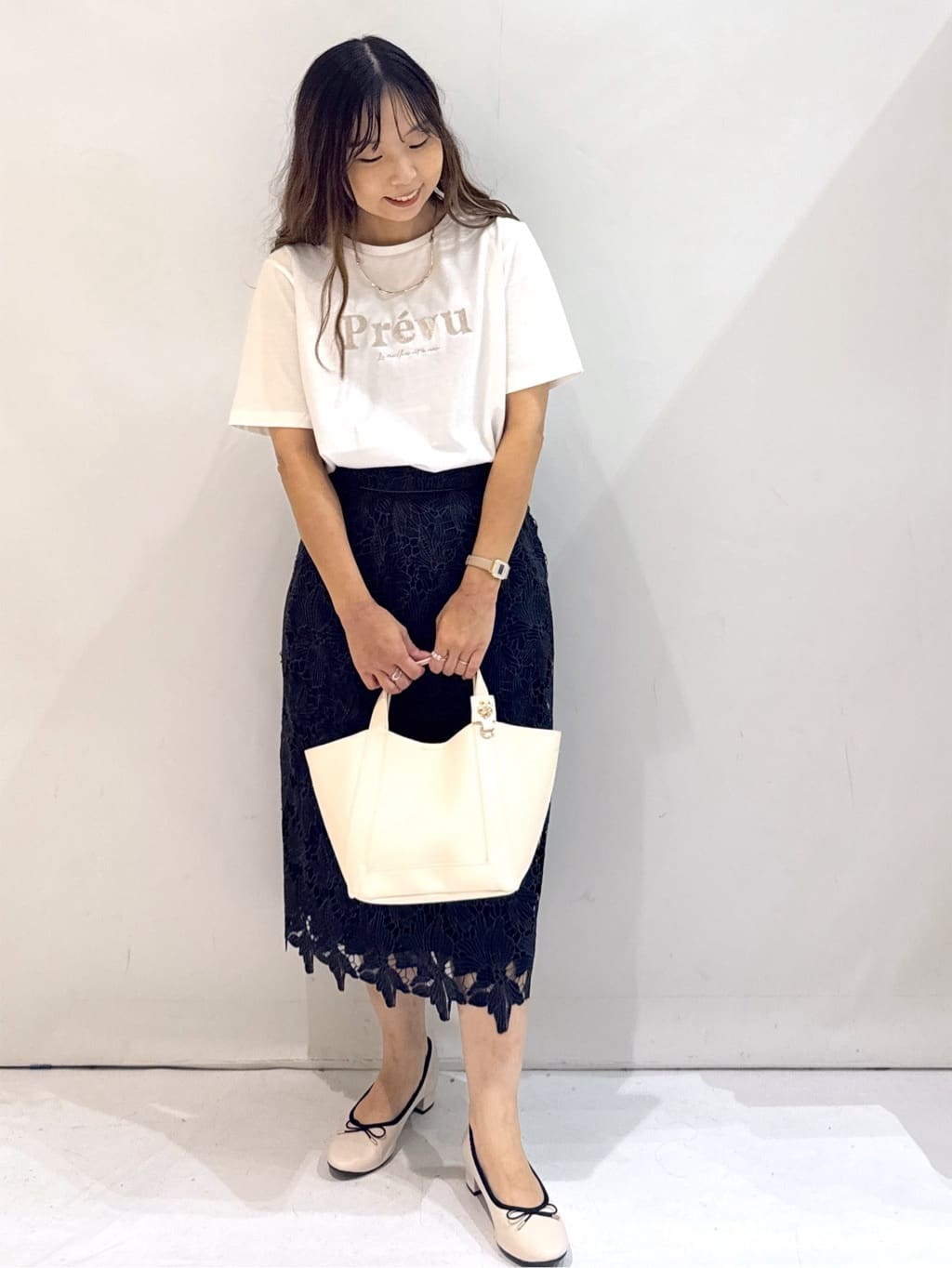hirokoさんの「OPAQUE.CLIP｜スパンコール刺繍ロゴTシャツ【洗濯機洗い可／接触冷感／UVケア】」を使ったコーディネート