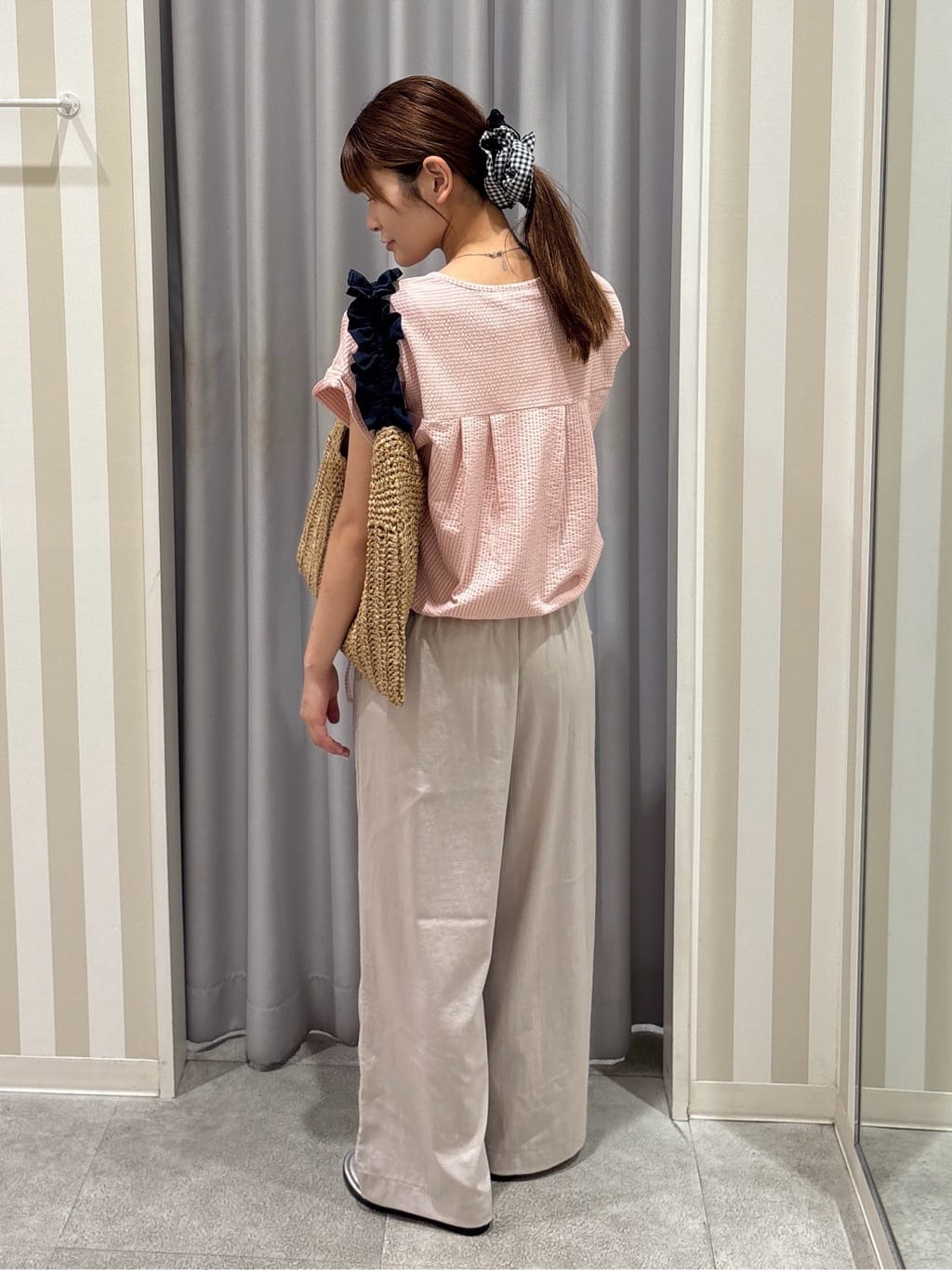 Rikaさんの「SHOO･LA･RUE｜【洗える/S-LL】シルエット変化を楽しめる サッカーストライプ柄スキッパートップス」を使ったコーディネート