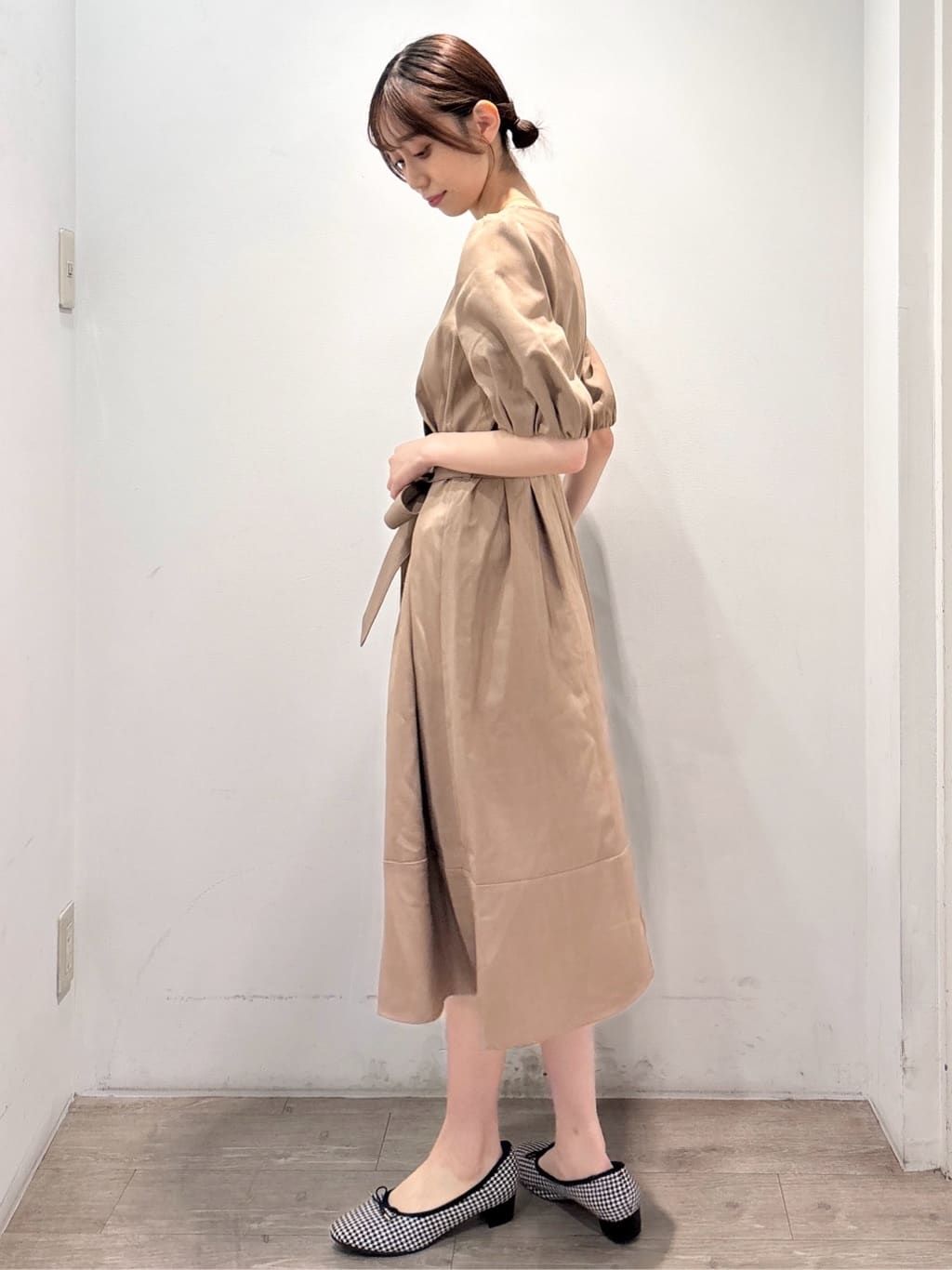 ぶまりんさんの「OPAQUE.CLIP｜タックパフスリーブワンピース【洗濯機洗い可／イージーアイロン】」を使ったコーディネート