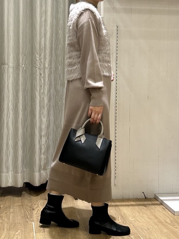 ga_riさんの「THE SHOP TK｜優秀ふわふわベスト＆ニットワンピース【毛玉になりにくい/静電気防止/洗える】」を使ったコーディネート