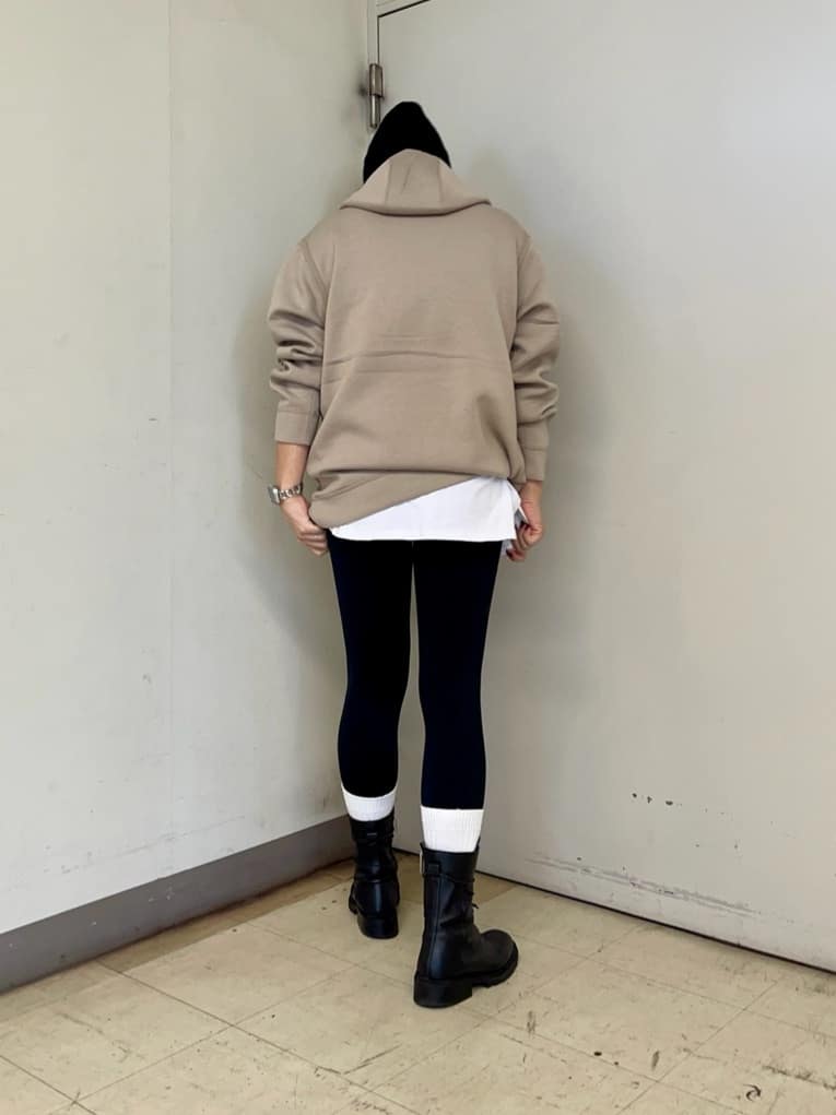 iwさんの「TAKEO KIKUCHI｜エアダン プルオーバー パーカー」を使ったコーディネート