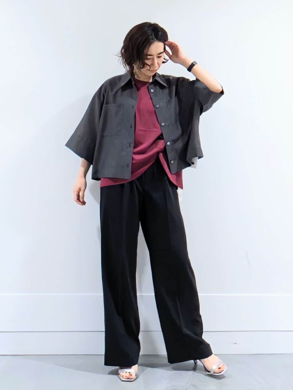 ミズタさんの「UNTITLED｜【前開き/洗える】ショート丈シアーシャツ」を使ったコーディネート
