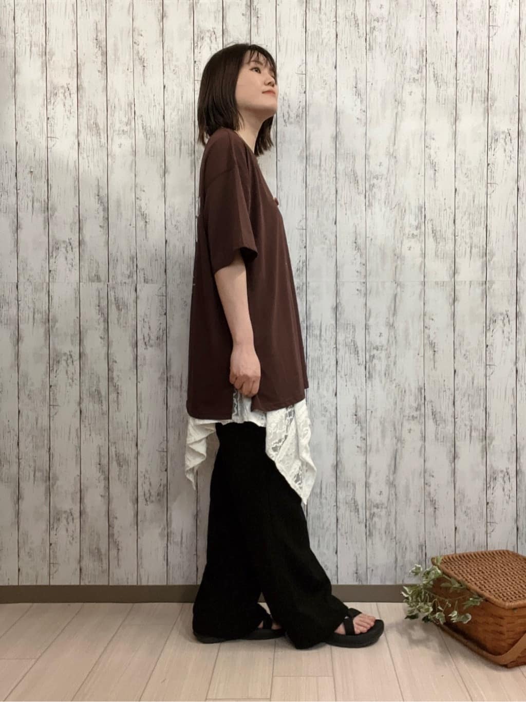 シカさんの「SHOO･LA･RUE｜【2WAY】スカートにもなる イレヘム レースビスチェ」を使ったコーディネート