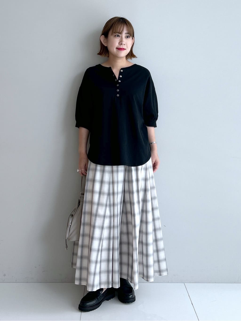 Hirokaさんの「Dessin｜【360度可愛い/前後2WAY/洗える】ライトコットンヘンリーカットソー」を使ったコーディネート