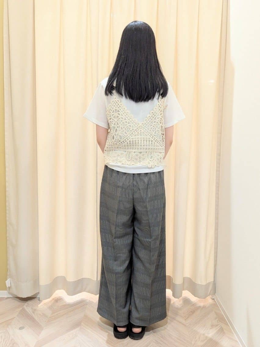 hinaさんの「SHOO･LA･RUE｜【2点セット/ひんやり】レースビスチェ＋Tシャツ」を使ったコーディネート