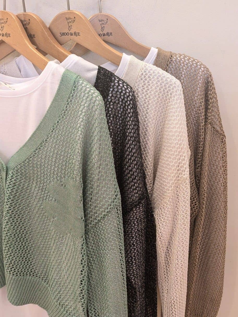akiharuさんの「SHOO･LA･RUE｜【2点セット】ラメメッシュニットカーディガン＋ロンTセット」を使ったコーディネート