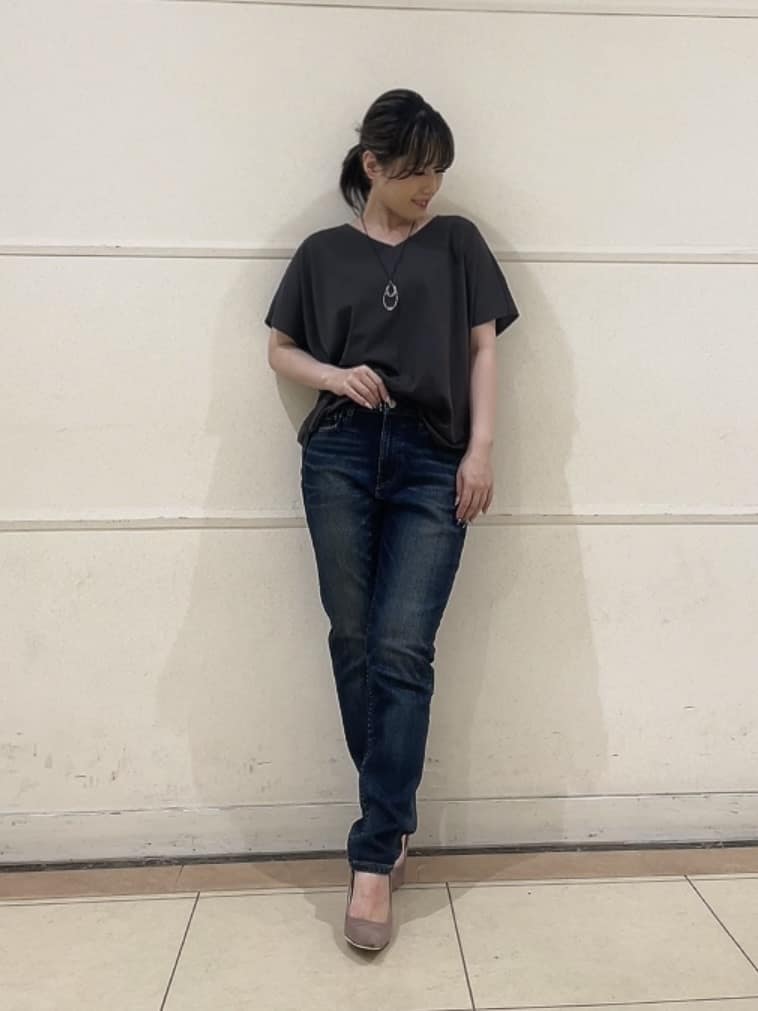 watanabeさんの「UNTITLED｜【接触冷感/洗える】Vネックコットンプルオーバー」を使ったコーディネート