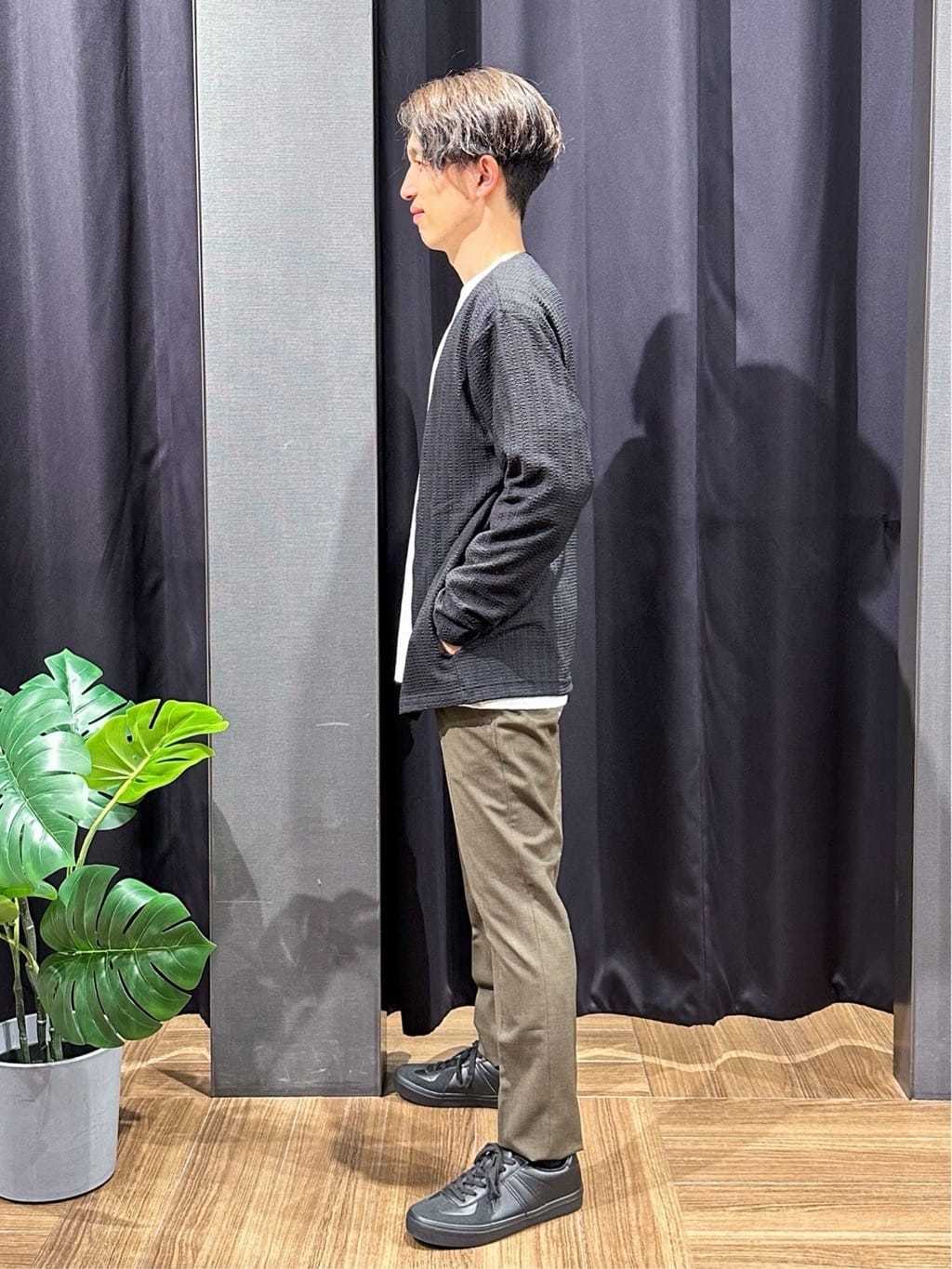 tomoyaさんの「THE SHOP TK｜【セットでお買い得！！】長袖カーディガン＋半袖Tシャツ　洗濯機OK/吸水速乾(Tシャツのみ)」を使ったコーディネート