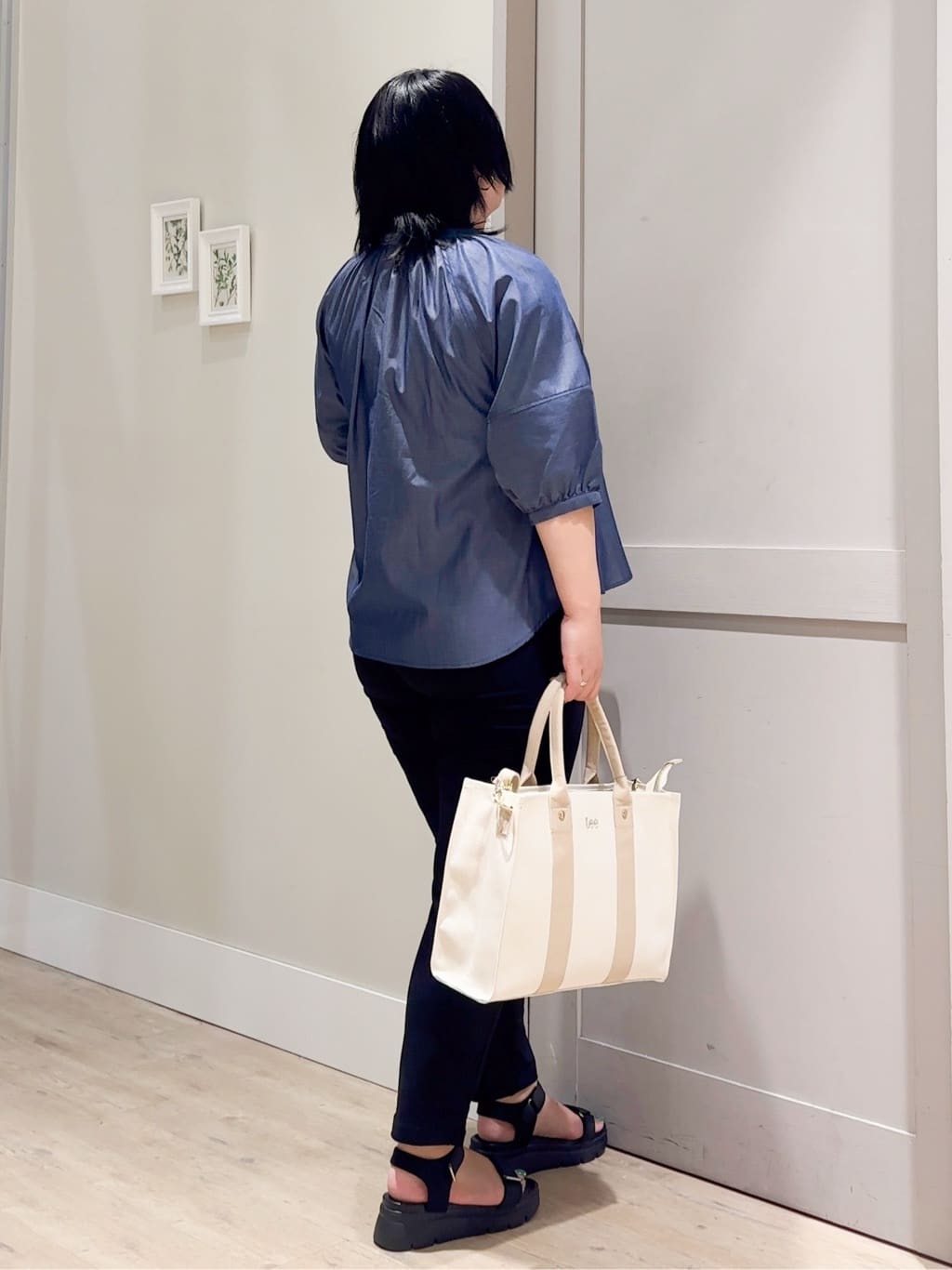 sasaさんの「grove｜【冷感】サマーハイパーストレッチテーパードパンツ」を使ったコーディネート
