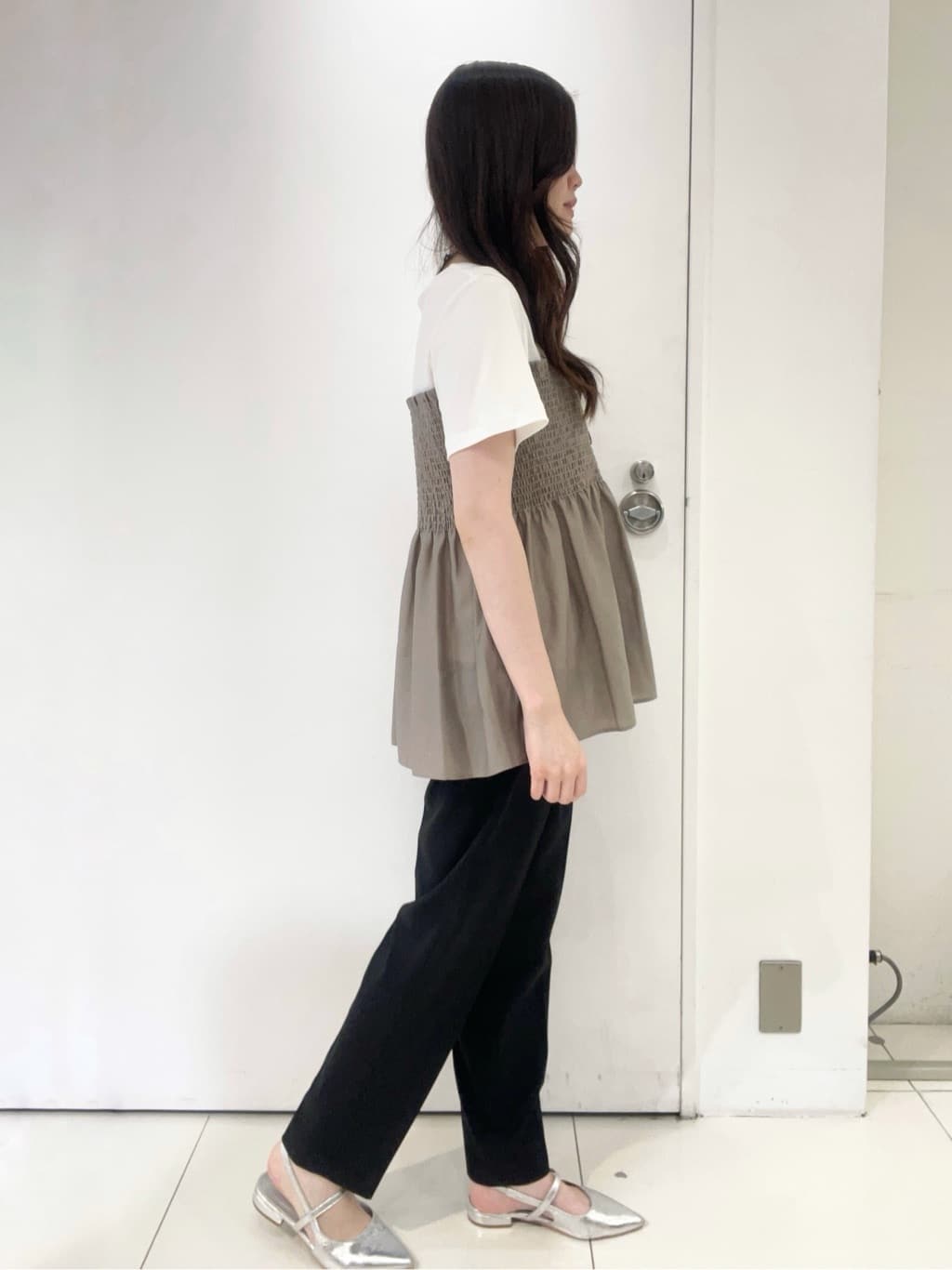 moeさんの「UNTITLED｜【コットン100/洗える/Tシャツ】シャーリングドッキングペプラム」を使ったコーディネート
