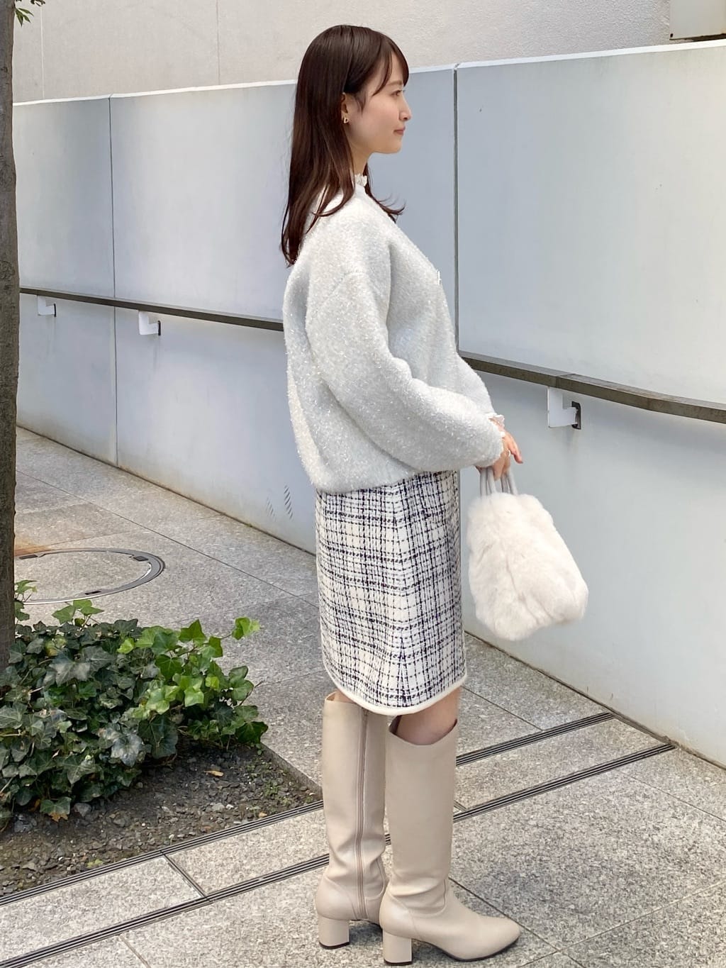 みさかさんの「index｜リボンブローチフィルムラメフェザーカーディガン【洗濯機OK】」を使ったコーディネート