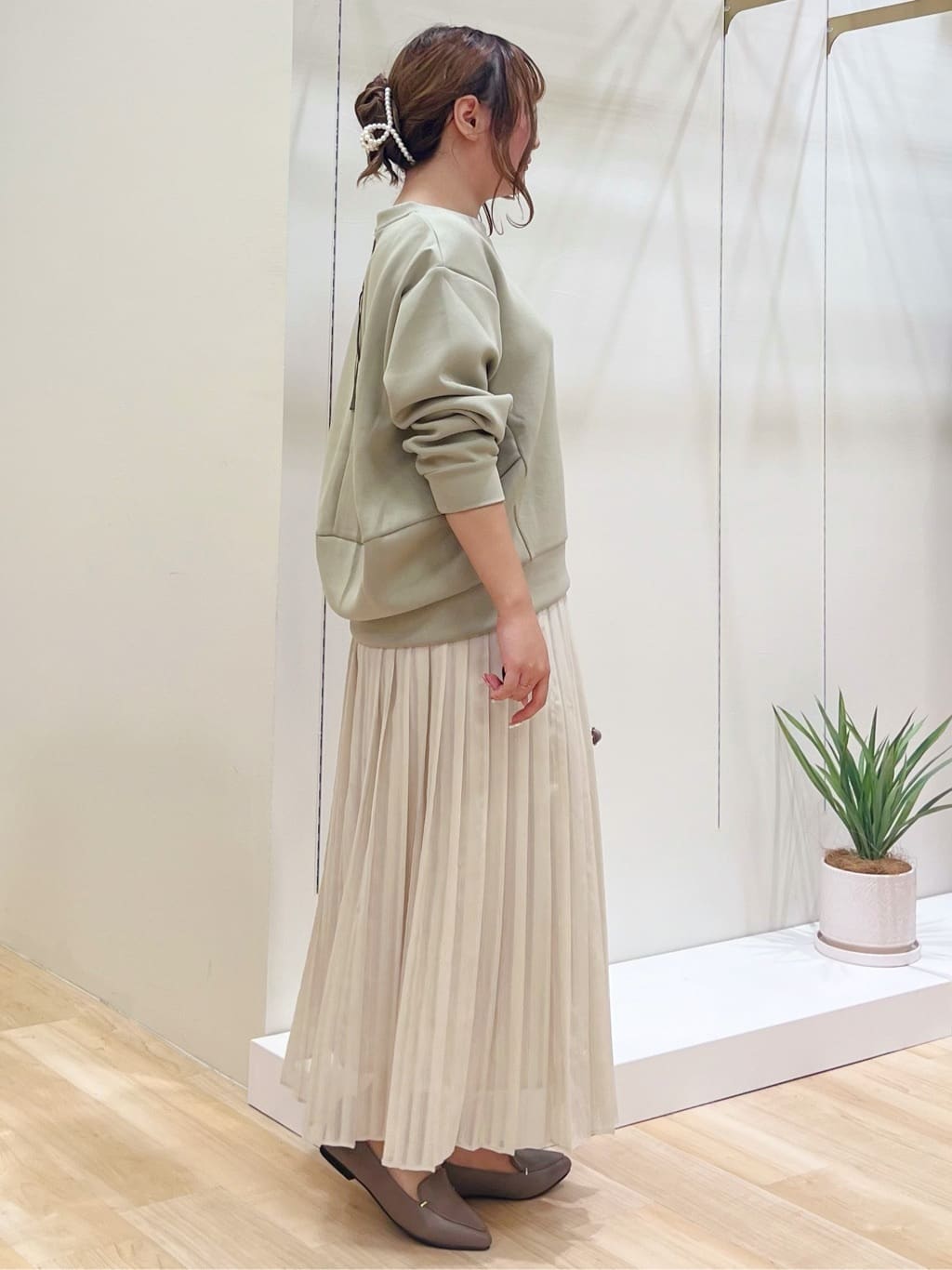 みことさんの「grove｜ダンボールコクーンシルエットプルオーバー」を使ったコーディネート