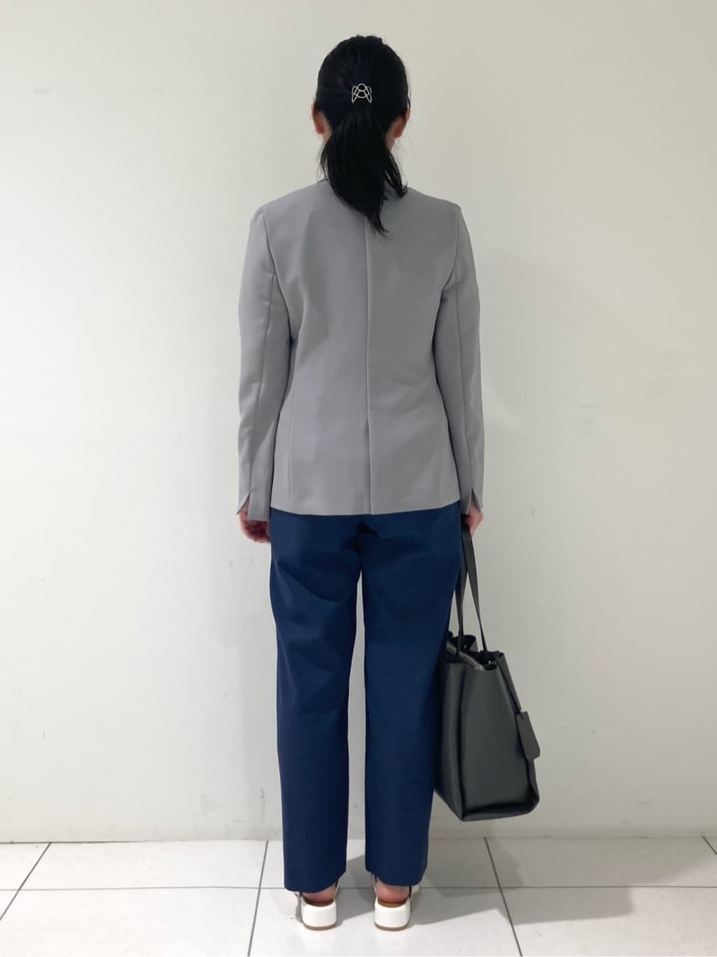 momokoさんの「INDIVI｜【洗える】胸元タックフリルブラウス」を使ったコーディネート