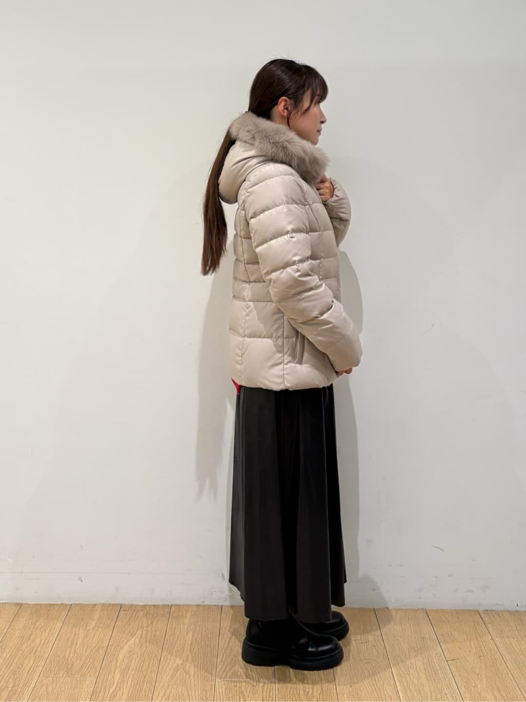maiさんの「INDIVI｜【名品／撥水／抗菌防臭】ショート丈リサイクルダウンコート」を使ったコーディネート