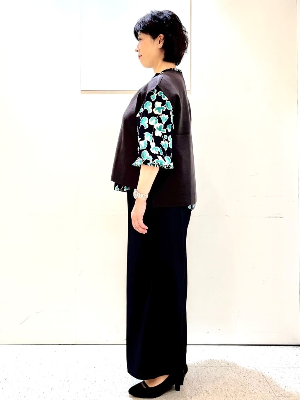 ヤスコさんの「Reflect｜【ジャケットのインナーにおすすめ◎】花柄タックデザインブブラウス」を使ったコーディネート