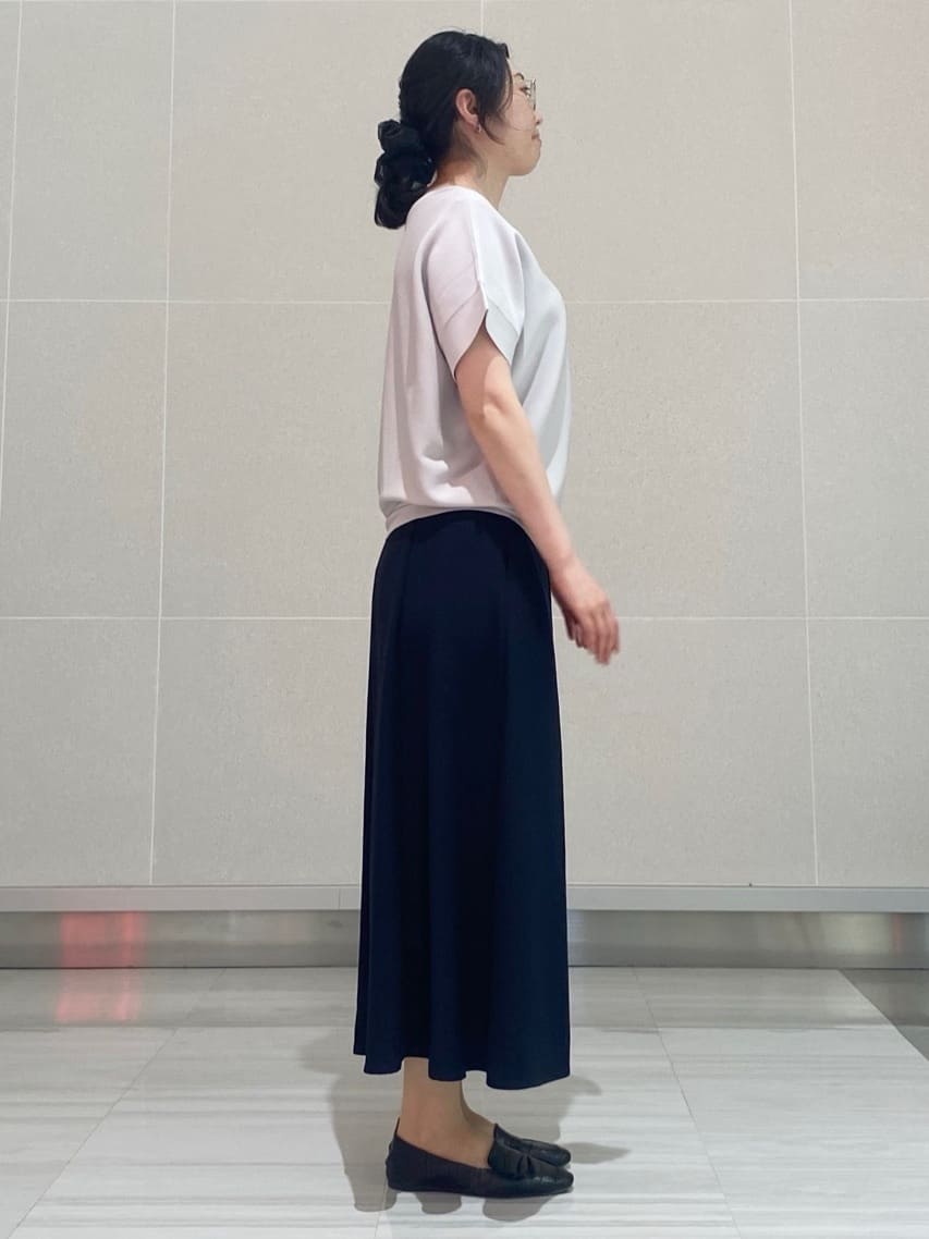 YUMIさんの「UNTITLED｜◆【セットアップ可/接触冷感/イージーケア】リラクミスト フレアスカート」を使ったコーディネート