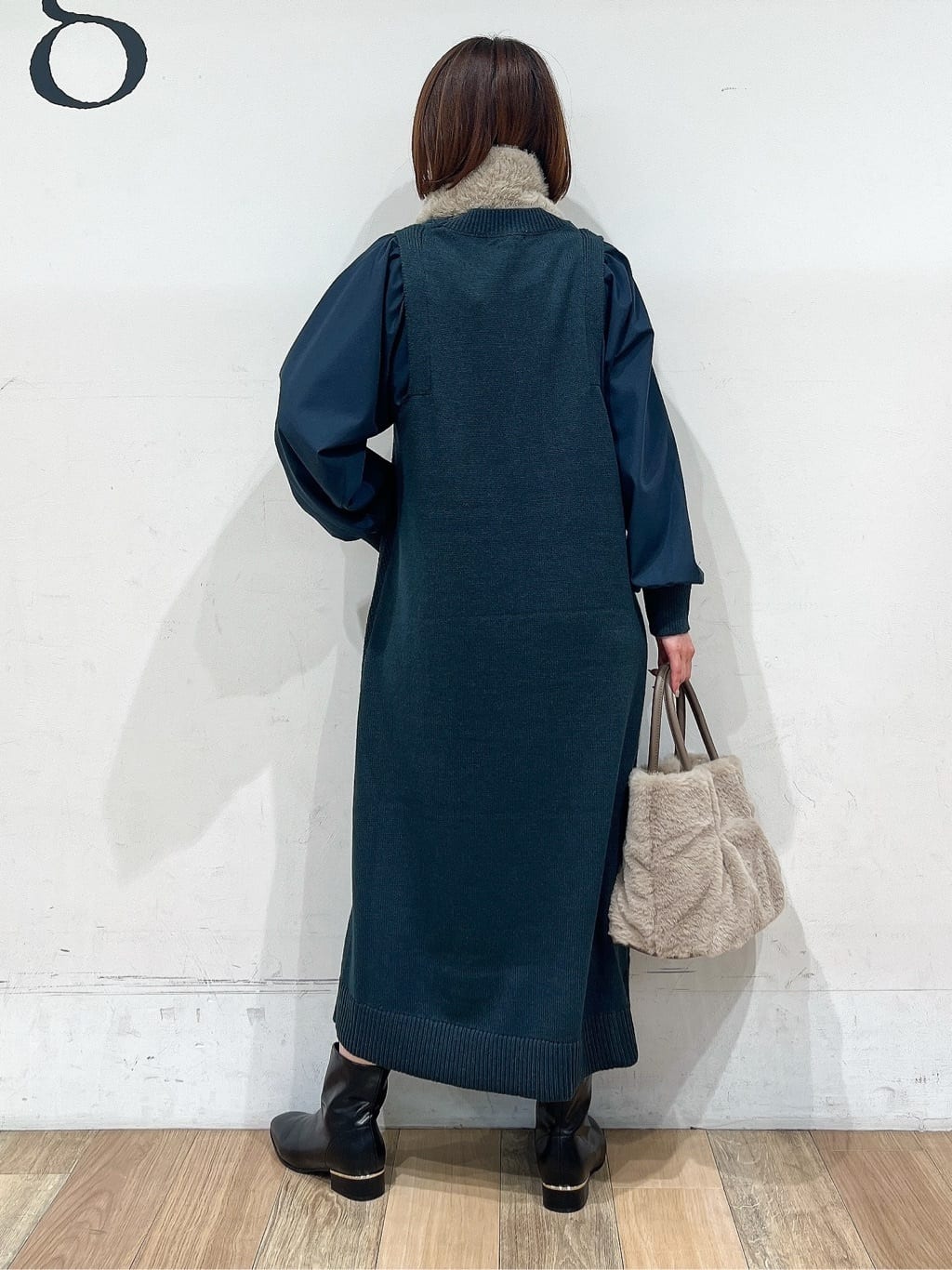 山さんさんの「grove｜一枚で華やぐ、袖布帛ケーブルニットワンピース」を使ったコーディネート