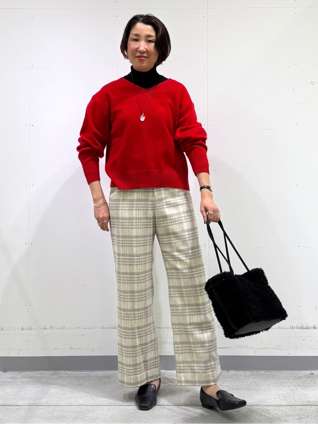 yuriさんの「INDIVI｜【洗える／毛玉になりにくい】エクストラファインウール リブタートルニット」を使ったコーディネート