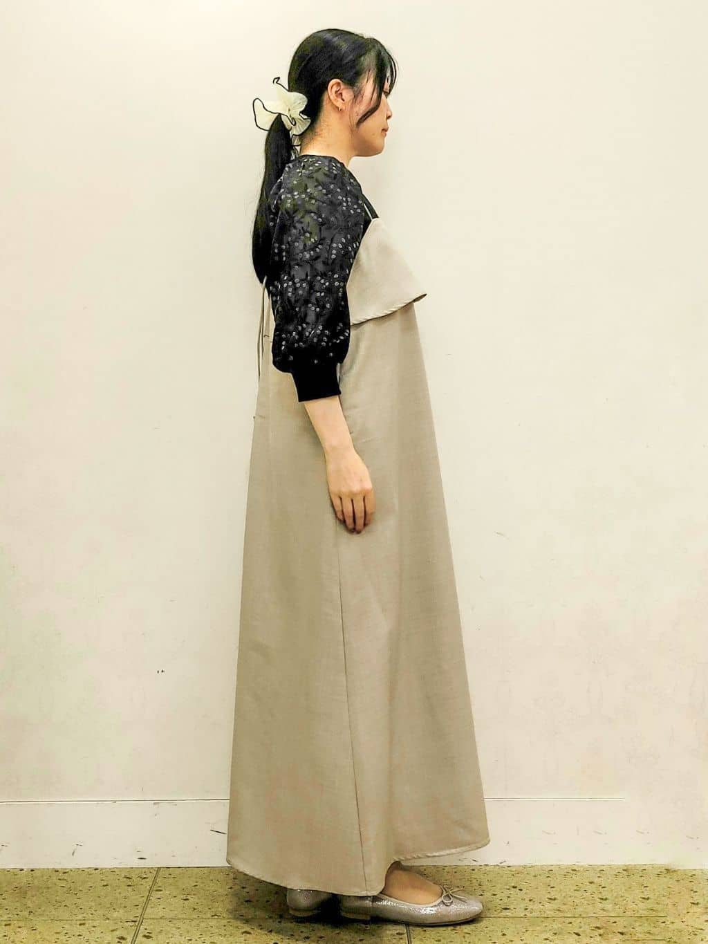 いずみさんの「grove｜【二の腕カバー】繊細さと上品さをまとう袖刺繍プルオーバーニット」を使ったコーディネート