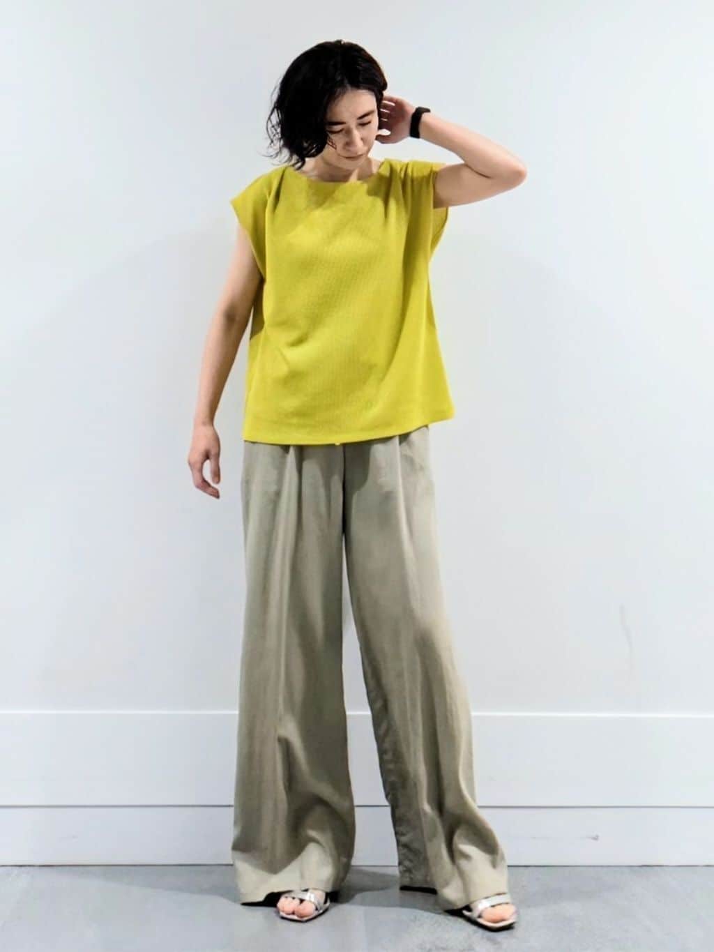 ミズタさんの「UNTITLED｜【ジャージ素材】インナードッキングシアーカットソー」を使ったコーディネート