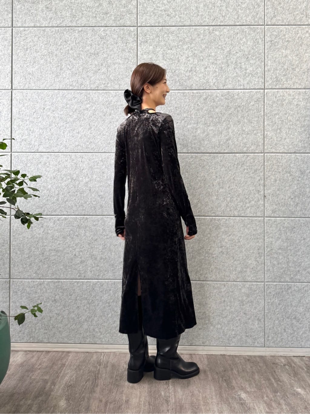uchi__yamaさんの「CODE A｜【Re】neck point velour dress」を使ったコーディネート