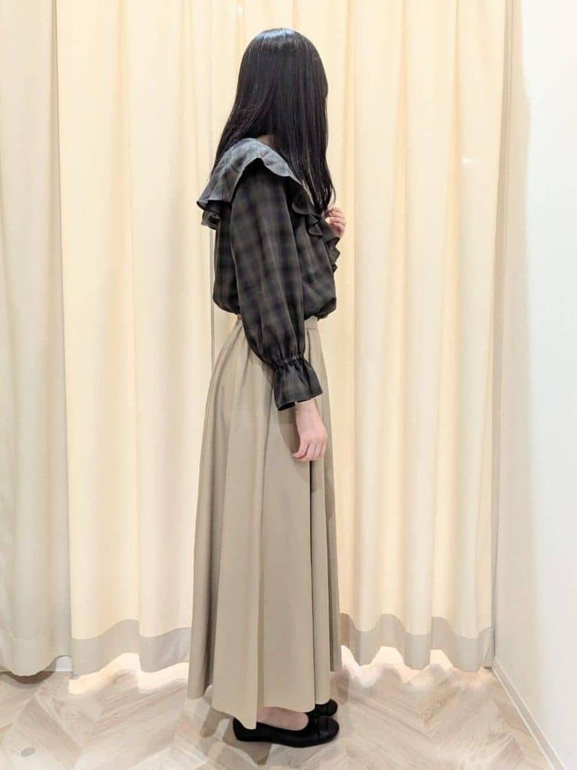 hinaさんの「SHOO･LA･RUE｜【S-LL】1枚で華やか チェック柄フリルブラウス」を使ったコーディネート