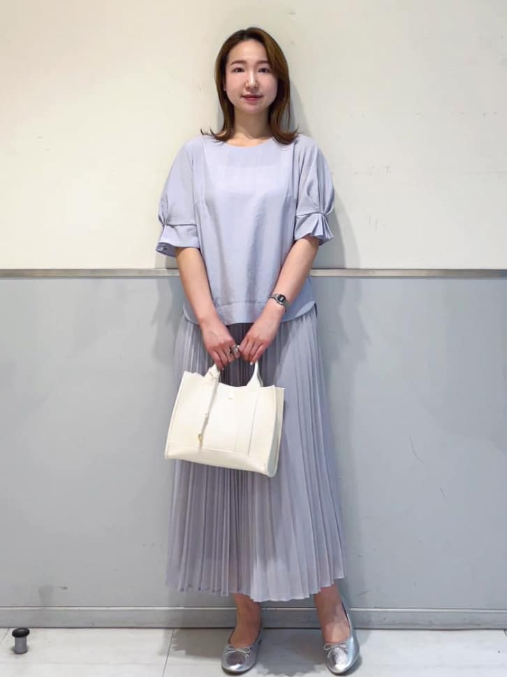 ミーさんの「index｜《8色展開／XS-LLサイズ》タックパフスリーブブラウス【洗濯機洗い可／吸水速乾／防シワ／抗ピル】」を使ったコーディネート